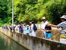 冷たい池でニジマス釣り体験!釣って・捌いて・焼く、食育に最適な自然体験!