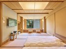 【Aタイプ:せせらぎ】開放的な窓からの眺めは、湯河原の季節を感じます。