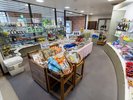 【売店】旅のお土産、お部屋飲みのおつまみ探しにおいでくださいませ♪