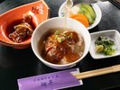 【朝食】おかずの鯛の漬けで漬け丼や漬け茶漬けにアレンジしてお楽しみくださいませ。