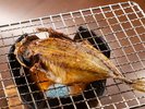 【朝食】アジの一夜干しを炙れば、香りも美味しさも倍増♪