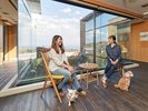 2階ホールからは伊豆の雄大な景色が!心地よい景色と滞在をお楽しみください。