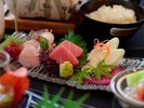 伊豆産直の新鮮な海鮮を刺身で