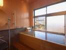 【部屋風呂一例】青森ヒバの浴槽で温泉をご満喫下さい