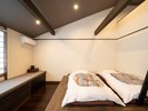 ロフト付きのお部屋。窓からは別府湾が。4名様の場合、ロフト使用。登れる方に限ります。