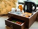 客室内にはお茶セットをご用意.