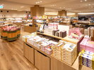 お土産処「玉手箱」オリジナル商品を含め豊富にご用意。【8時から11時30分、15時から18時30分】