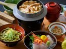 ふわぁっと秋の香りが立ち上る「松茸釜飯」をどうぞ。