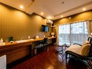 �yAsian Modern�z�����Ȗ�����ɕ�܂ꂽ���r���O�Ń��_���Ȉ��炬���B