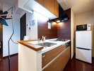 �yAsian Modern�z�d�q�����W��①�ɂ����p���Ă��D���ȗ����𖈓��ł��B