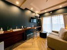 �yNorth Euro Modern�z�p�r�ɍ��킹�ė��p�\�ȃe�[�u�����f�X�N�X�y�[�X�B