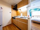 �yNorth Euro Pop�z�k�����̗����ɂ��`�������W�ł��閜�\�ȃL�b�`���B