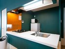 �ySUITE Room Teak�z�f���}�[�N�E�f�U�C���̔��������\�����ꂽ�@�\������L�b�`���B