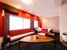 �ySUITE Room Rosewood�z�r�r�b�g�ȃJ���[�������̃��[�h���ӂ��X�C�[�g���[���B