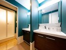 �ySUITE Room Teak�z�g�����Ȃ݂𐮂���ɂ��\���ȃX�y�[�X�A�]�T�̂���ЂƎ����B