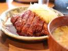 味噌カツも甘味噌たっぷり、矢場とんへ。
