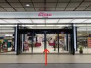 在来線改札口を出て正面のRinto入口に入り、まっすぐ進みます