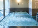 【気泡風呂】やわらかなジャグジーの気泡が、肌を心地よく刺激。