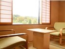 天童木工の上質なチェアでくつろぐ広縁