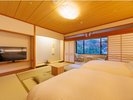 【2025年4月改装】和室スーペリアツイン 50インチスマートテレビで動画配信サービスをご利用いただけます