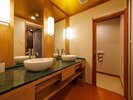 【2025年7月改装】和室レイクビュースイート お二人並んで利用頂ける広々とした2ボウルタイプの洗面