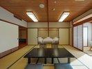 【和室20畳トリプル】二間続きの20畳客室にシングルベッドを3台配した開放的な客室