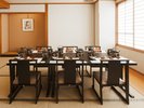 料理茶屋 燕楽-Utage-。椅子テーブル、もしくは掘りごたつの個室では静かな空間でお食事を楽しめます。