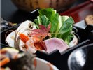 松きのこを島根名物「しじみ」から取ったお出汁で頂く小鍋。お食事からも島根の秋を感じていただけます