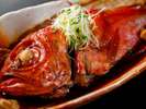 金目鯛の姿煮を丸ごと2～3人で味わえます、濃厚なタレはご飯にかけても美味しい！