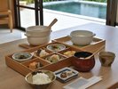インルームダイニング/和朝食 前日までの予約制 ※洋朝食もお選び頂けます。