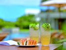 ショップ&カフェ サンドイッチ、スムージー等テイクアウトもできるカフェメニューをご用意しております。