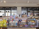 ショップ&カフェ アーティスティックな雑貨をはじめ、お菓子、小物等のショップアイテムなど