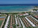 地域独自の自然景観を生かし、プライベートな居住空間を大切にした全室プール付きのヴィラ