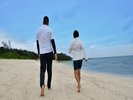 サンドウォーキング(4〜6月、10〜12月)ホテル前に広がる宇座海岸を素足で歩くウェルネスプログラム