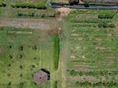 自家農園「OUR FARM」では自然農法で、四季折々の野菜やハーブ、果実を丹精込めて育てています。