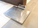 【はかり】搭乗前にお荷物の重さを確認できます。