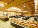 【夕食ビュッフェ会場】“和”を基調としたお座敷ダイニング「おけさ御殿」です。