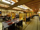 【ご夕食会場】和を基調としたお座敷ダイニング「おけさ御殿」