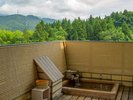 【GENJI香】露天風呂付スイート和洋室 部屋付き露天風呂からは、越後の山野を一望