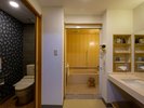 【末広亭ツインルーム27平米】シモンズ社製ベッドを備えたツイン客室です。バス・トイレはセパレート。