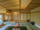 【末広亭和室 檜風呂付】プライベートと静寂を大切にする末広亭、人気の檜風呂付き和室です。