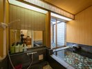 【貸切風呂 宿六】湯けむり三兄弟「宿六」が見守るめのう風呂です。2〜3名様対応(有料・予約制)