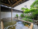 【月岡湯香炉】京風庭園を望む大升露天風呂です。