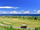 【シギラベイカントリークラブ（リゾート内）】全ホールから海を望む開放的なリゾートゴルフ。