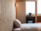 Moderate Loft�b2�i�x�b�h1��ƃ\�t�@�x�b�h�A�T�C�h�e�[�u��������c�C���̂������ł��B