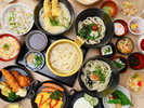 ◆ご当地メニュー「讃岐うどん」「揚げたて天ぷら」「地鶏カレー」 他小鉢等のメニューをご用意。