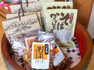 #売店 豊富なかりんとうシリーズを取り揃えています。お茶の時間にぴったりのお土産です。