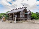 大御神社日向岬の付け根「伊勢ヶ浜」の脇に社殿を置き、”日向のお伊勢さま”として親しまれています