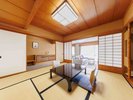 8畳+リビング付|8畳の和室にリビングルームを備えたお部屋です