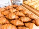 ★自慢の朝食★焼き立てパンビュッフェ!!もちろん和食もあります!絶品メニューがせいぞろい!(^^)!
